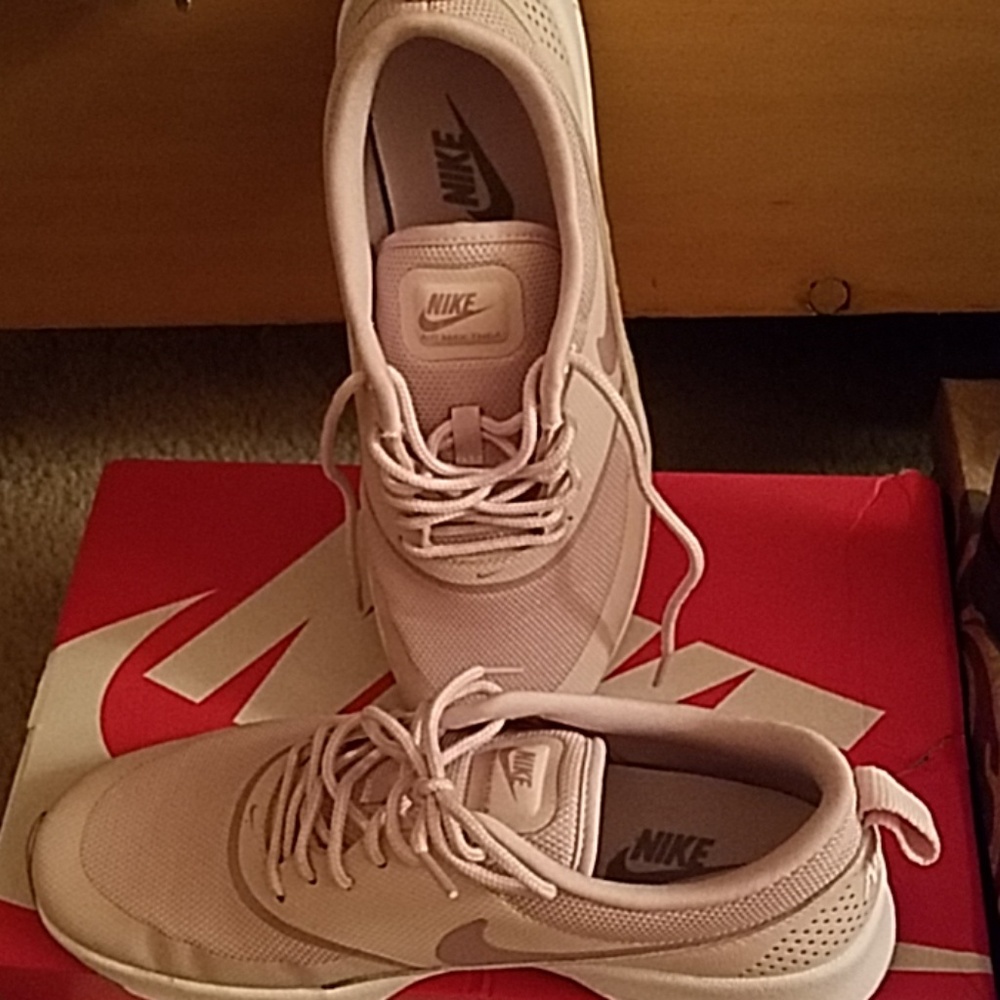 Tennis shose